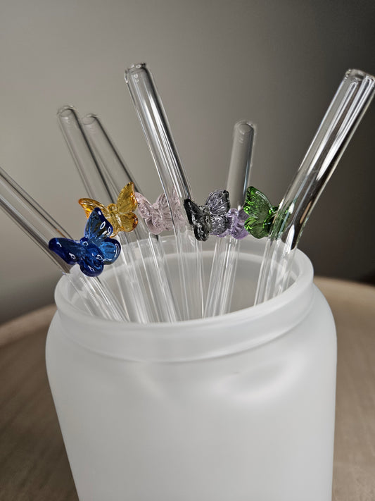 Strohhalm aus Glas mit Schmetterling