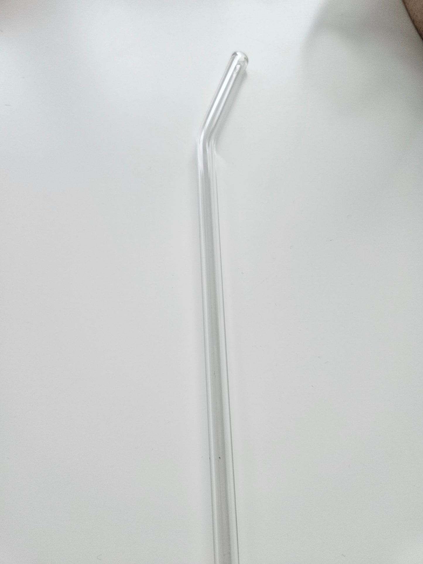 Strohhalm aus Glas gebogen