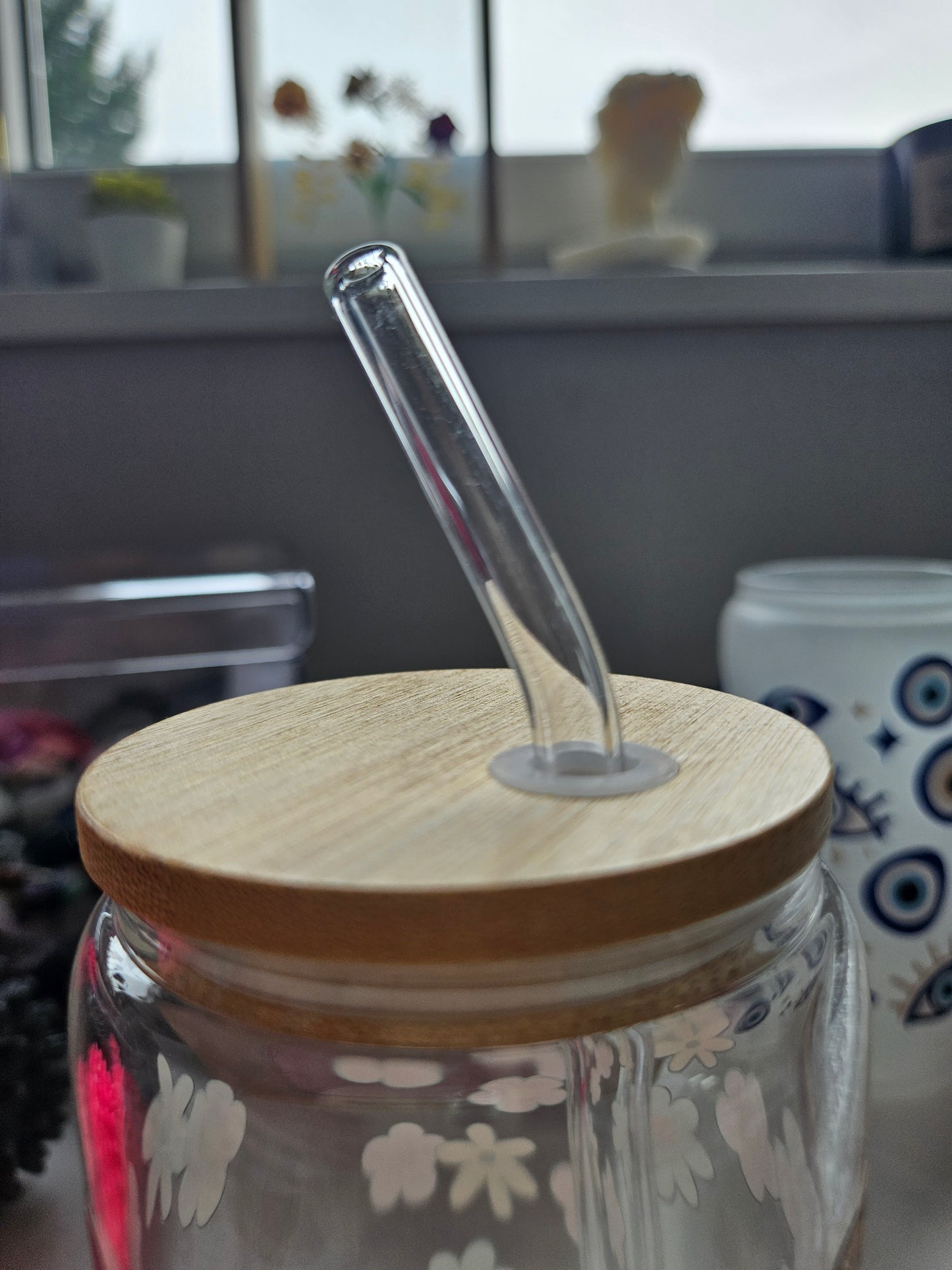 Strohhalm aus Glas gebogen
