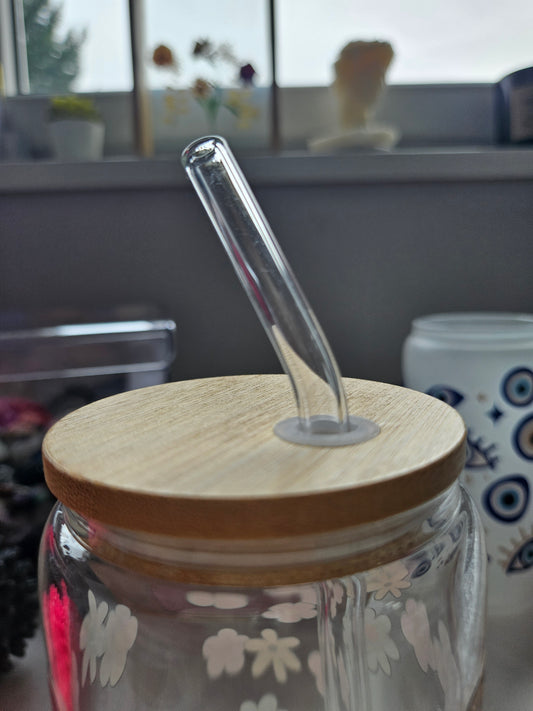 Strohhalm aus Glas gebogen
