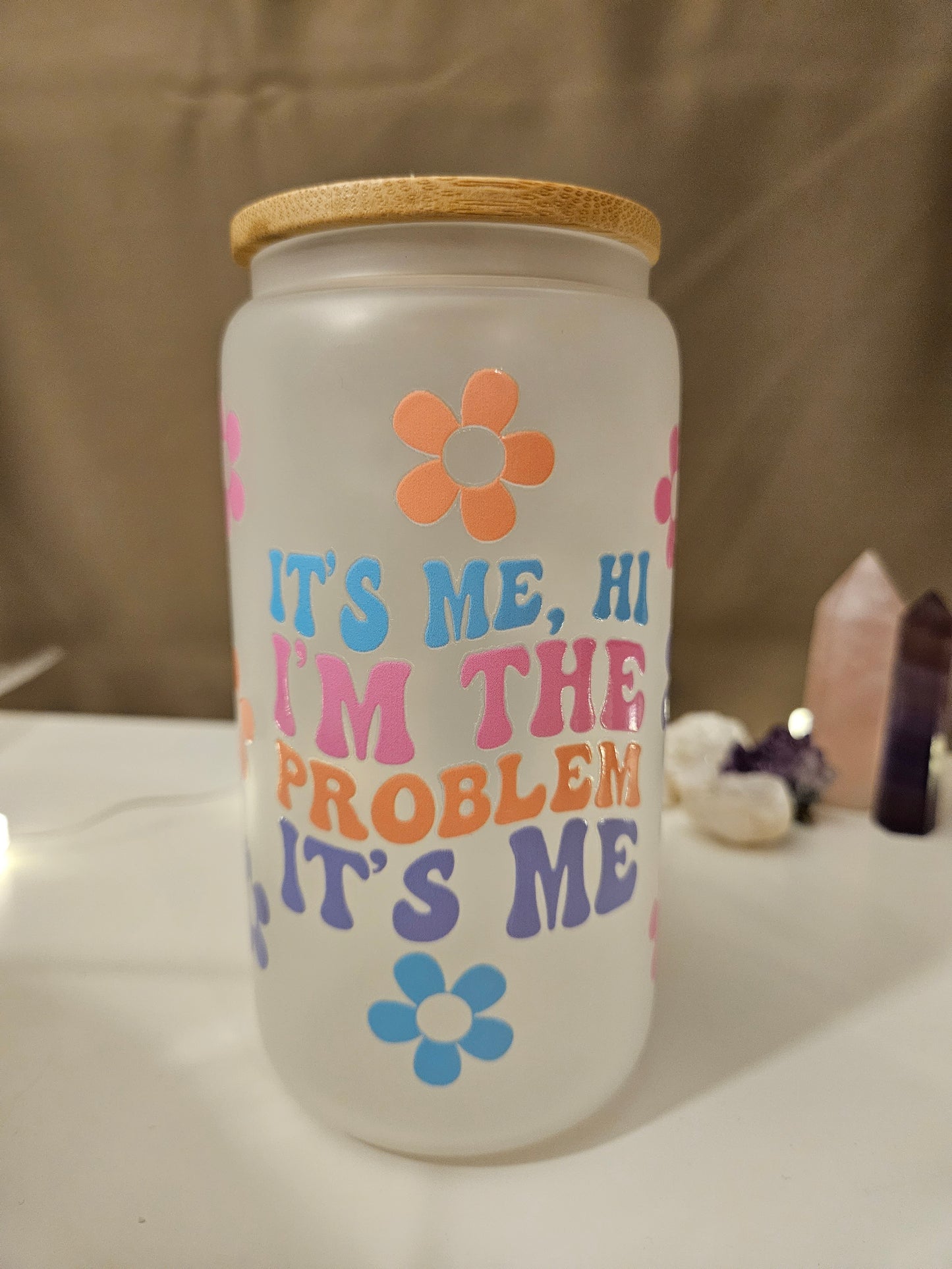 Swifties milchiges Glas mit Bambusdeckel
