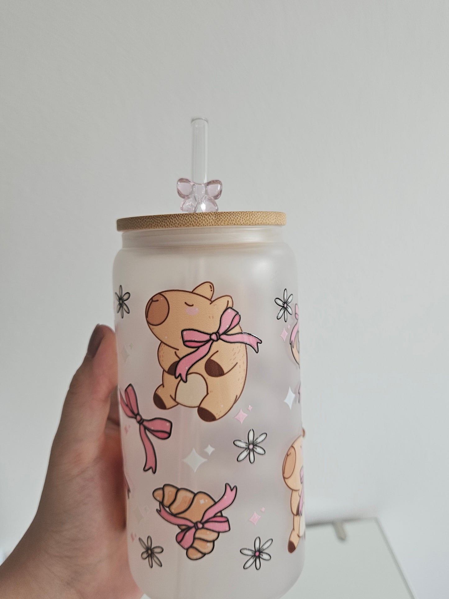 Capybara Glas mit Schleifenstrohhalm