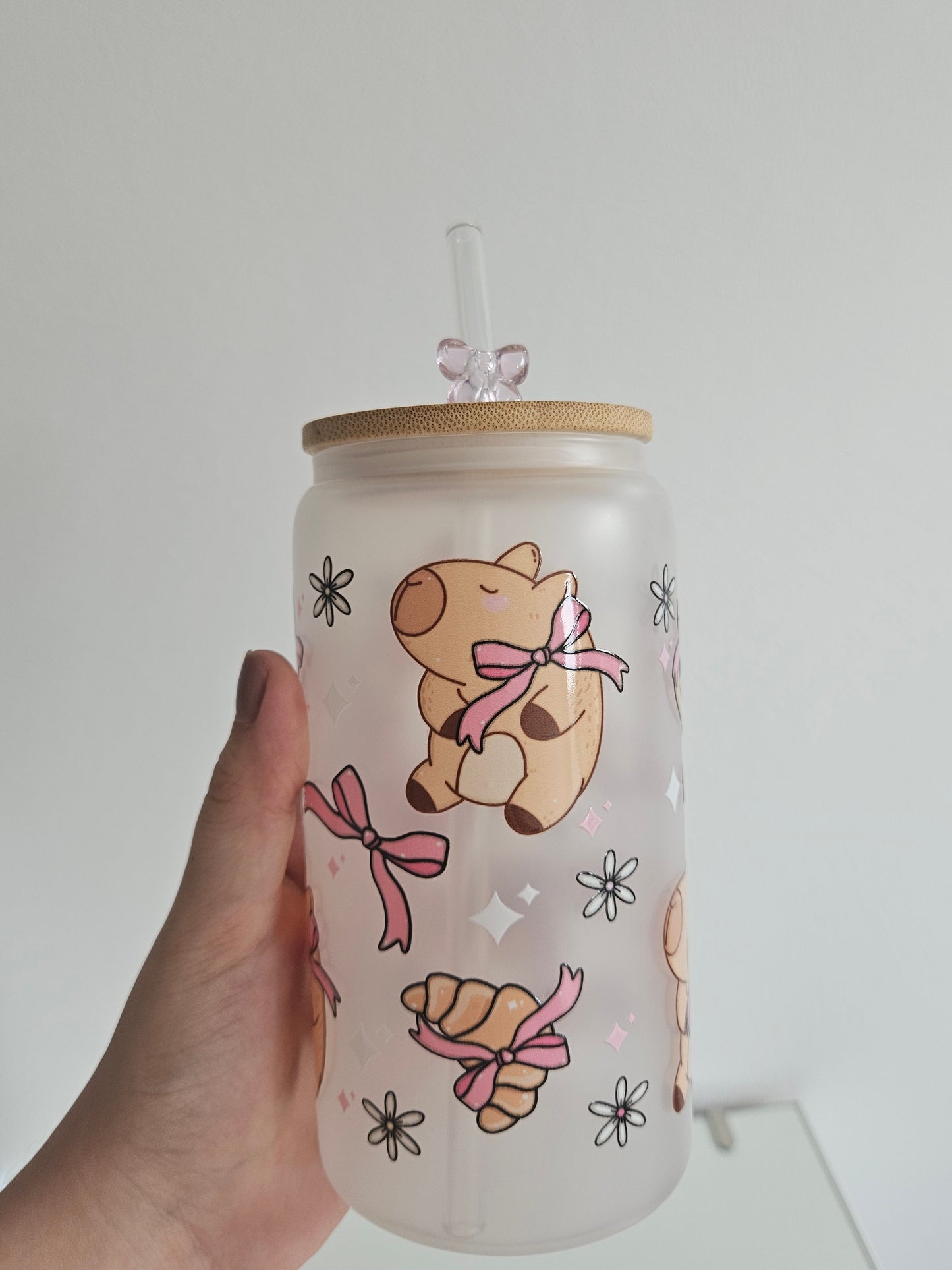 Capybara Glas mit Schleifenstrohhalm
