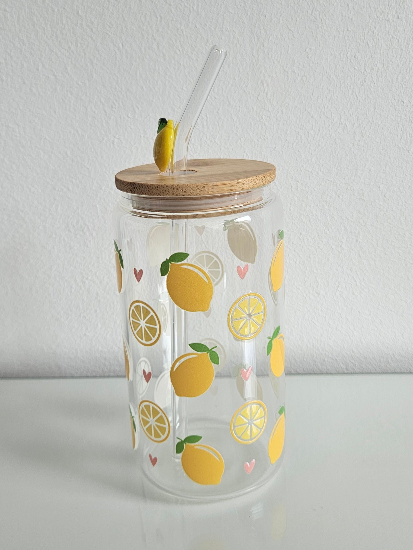 Zitronen Glas mit Glasstrohhalm