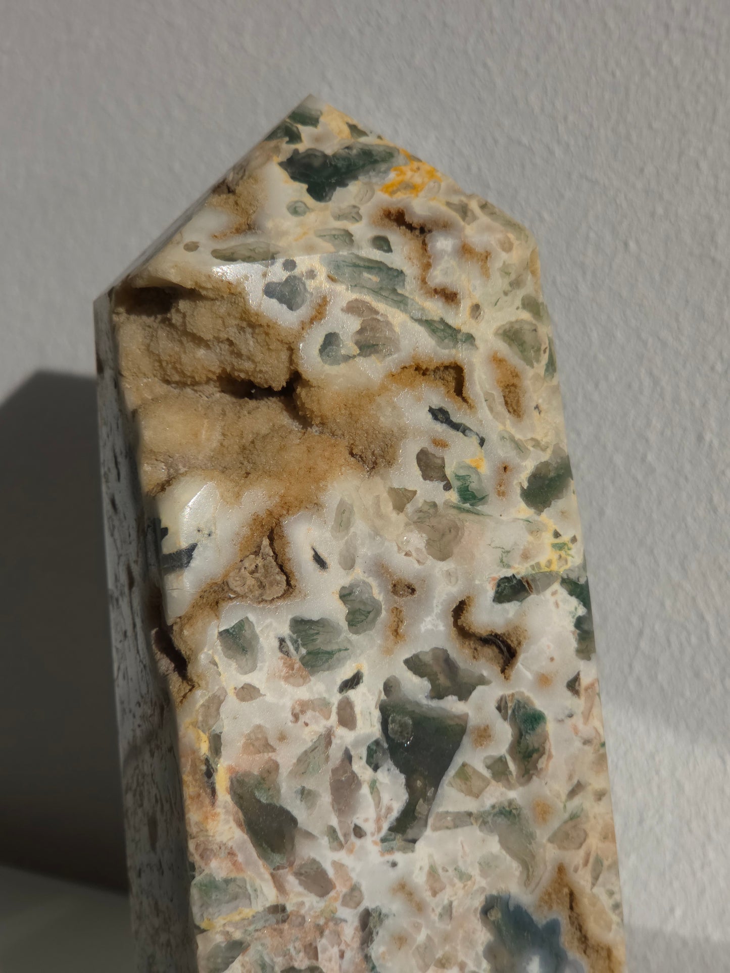 Ocean Jasper Freeform / Tower mit natürlicher Druzy-Struktur
