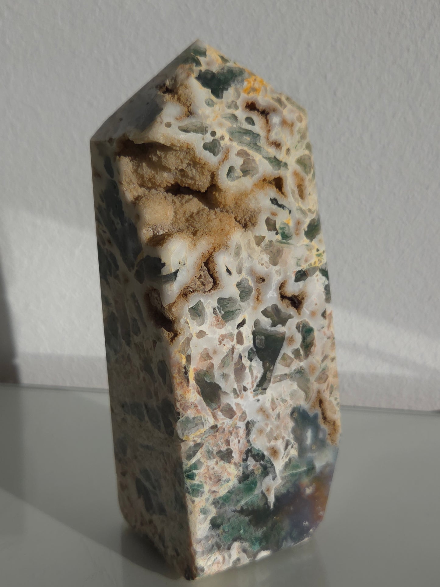 Ocean Jasper Freeform / Tower mit natürlicher Druzy-Struktur